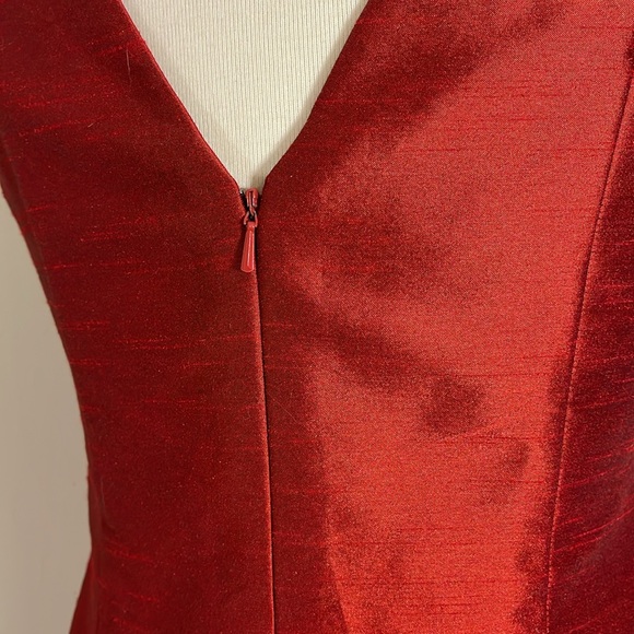 💕Beautiful Red Festive Holiday Dress with Beautiful Black Embroidery & Sequins - Picture 9 of 15